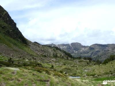 País de los Pirineos- Andorra; viajes para marzo excursiones para jubilados ropa impermeable montaña